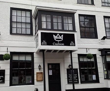 The Crown And Cushion Hotel Уиндзор Екстериор снимка