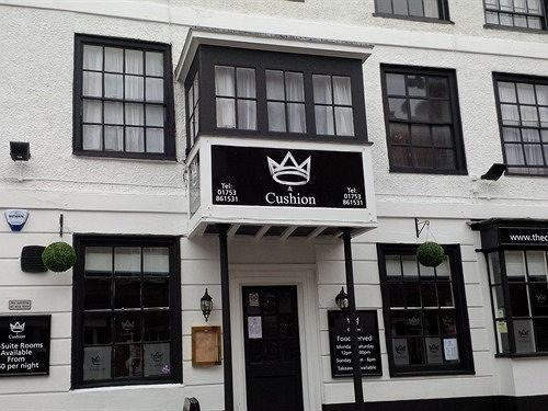 The Crown And Cushion Hotel Уиндзор Екстериор снимка